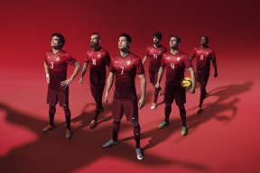 “高新体育中心：网球选手挑战赛场，激战正酣”