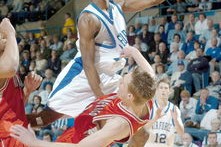 篮球运动员训练计划智能化调整系统开发，篮球运球系统训练