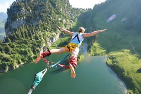 澳大利亚女子4×200米自由泳接力表现精彩纷呈，奥运女子4×200米自由泳接力